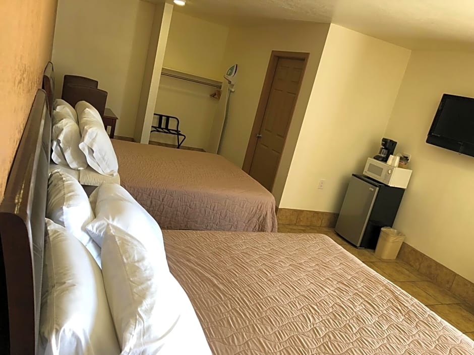 Toppers Motel