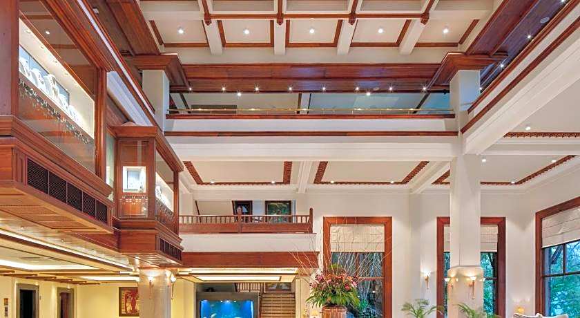 Earl's Regency Hotel