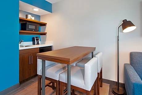 One-Bedroom King Suite
