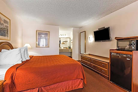 1 King Bed, Nonsmoking