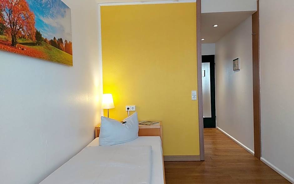 Heinrich Pesch Hotel