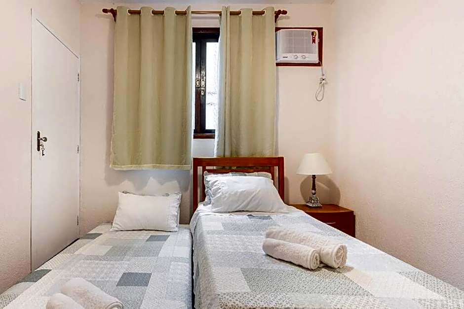 Casa com piscina em Piratininga