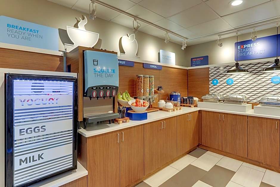 Holiday Inn Express Cincinnati North - Monroe By IHG