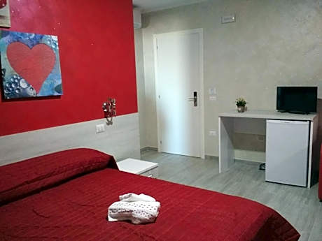 Deluxe Double Room (2 Adults + 1 Child)