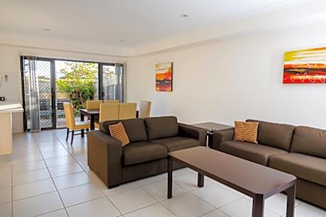 Three-Bedroom Townhouse Apartment-1