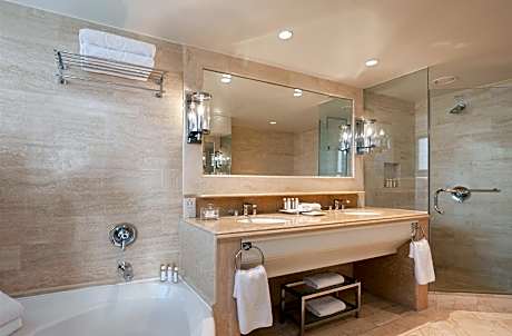 Two Bedroom Sea View Deluxe Suite (1 King Bed and 2 Twin Beds)