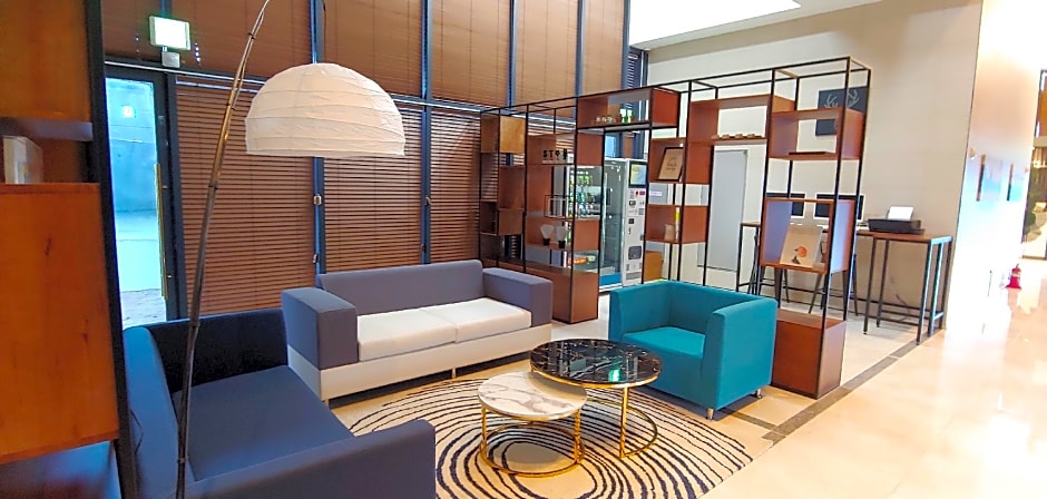 Westernbay Marina Hotel