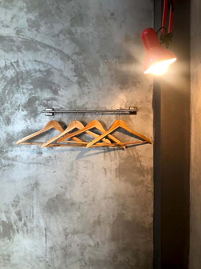 Yimwhan Hostel & Cafe Ayutthaya