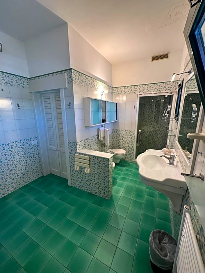 Piccadilly Penthouse with Jacuzzi