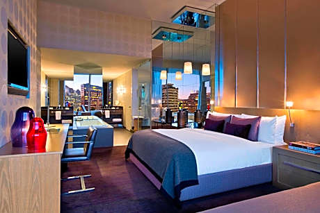 Extreme Wow, Suite, 1 King, City view, Balcony