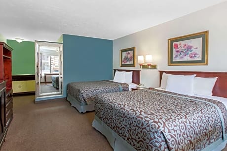 Deluxe Queen Room with Two Queen Beds - Disability Access - Non-Smoking