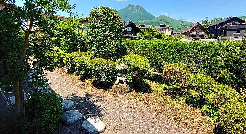 Yufuin Onsen Hasuwa Inn