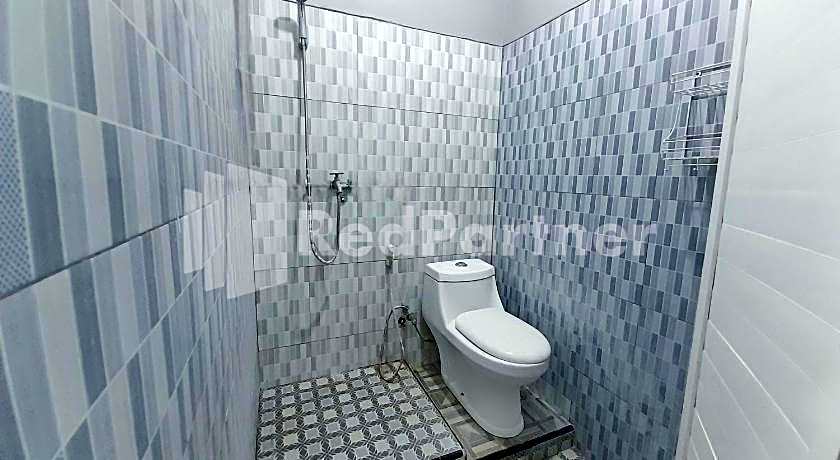 LH101 Guest House Syariah near Makam Sunan Bonang RedPartner