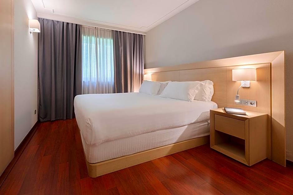 Suites Plaza Hotel & Wellness