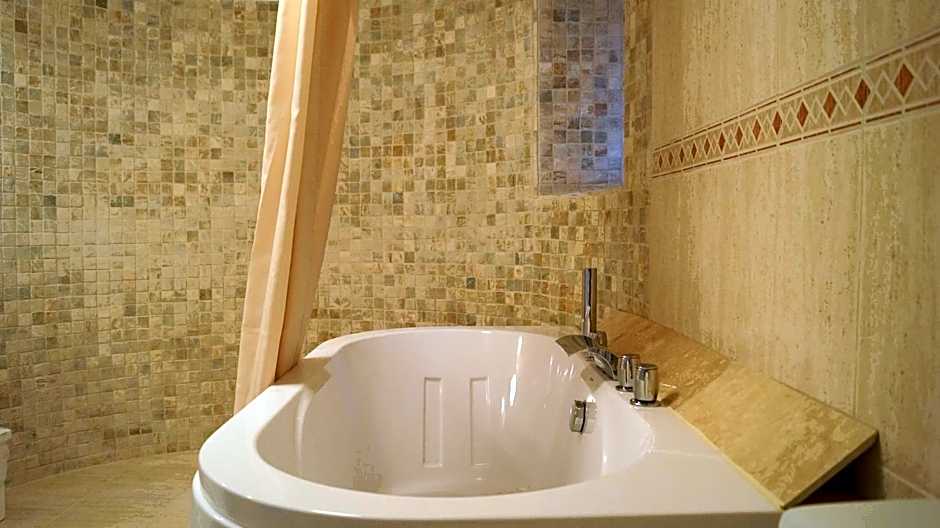 Complex La Tunuri - Vila Economat