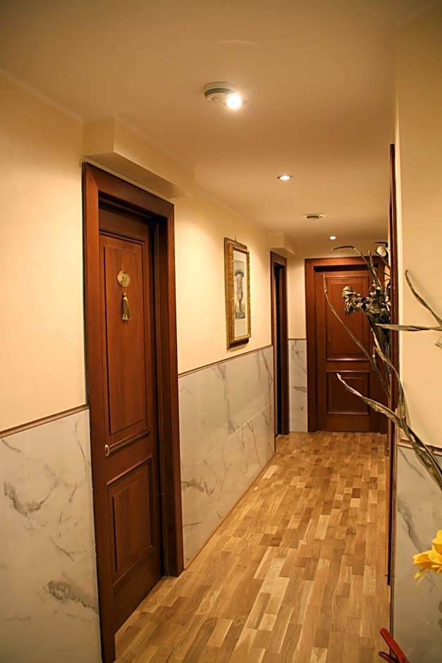 Luxury Rooms H 2000 Roma
