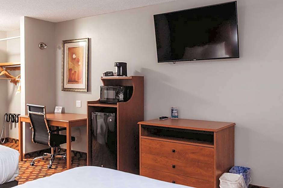 AmericInn by Wyndham Appleton Downtown