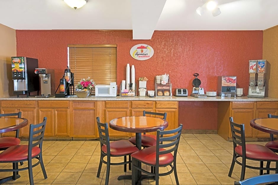 Super 8 by Wyndham Albuquerque West/Coors Blvd