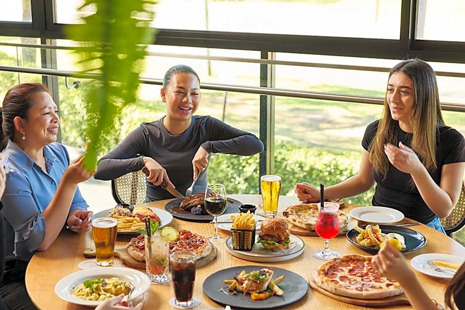 Holiday Inn Warwick Farm By IHG