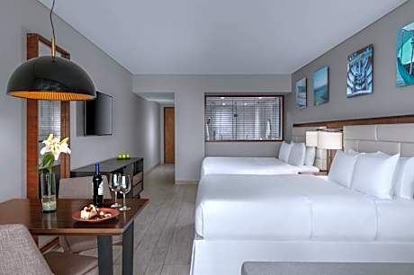 Premium Oceanfront Queen Room with Jetted Tub