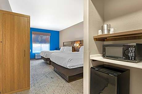 Queen Room with Two Queen Beds - Hearing Accessible
