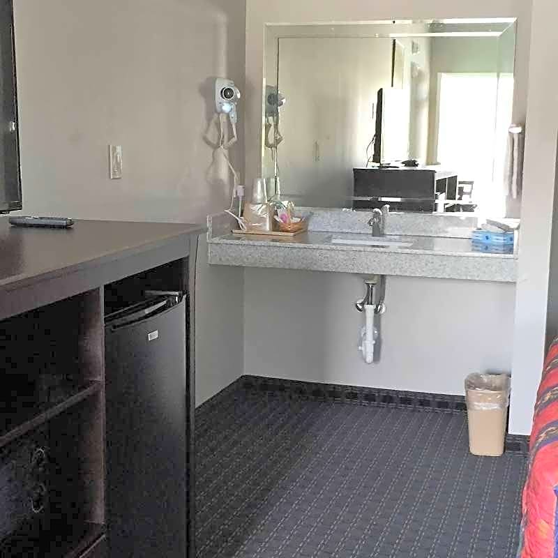 Classic Inn and Suites Humble