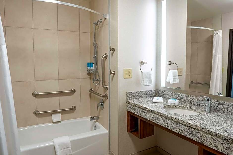 Drury Plaza Hotel Dallas Arlington
