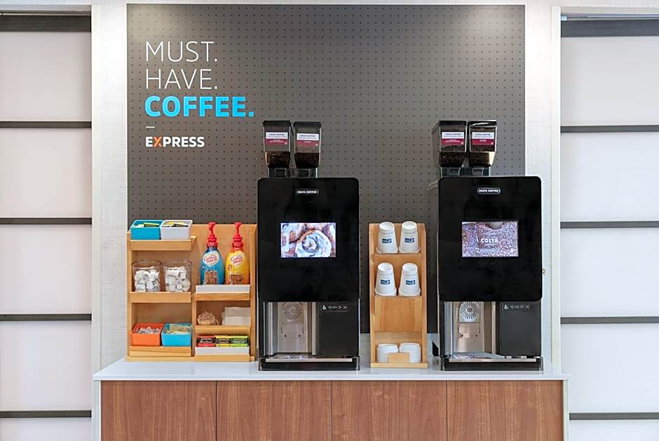 Holiday Inn Express and Suites Staunton By IHG