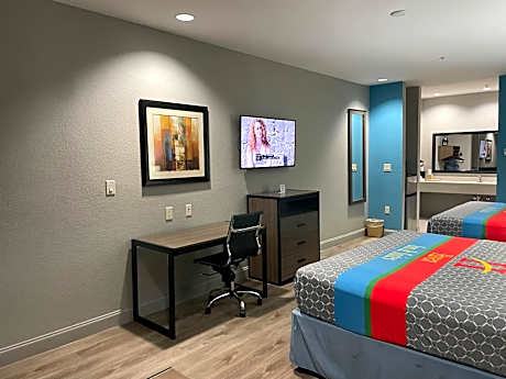 Queen Room with Two Queen Beds - Disability Access