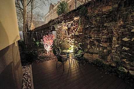 Apartment with Garden View