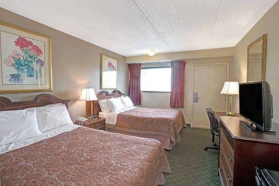 Super 8 by Wyndham Shelby