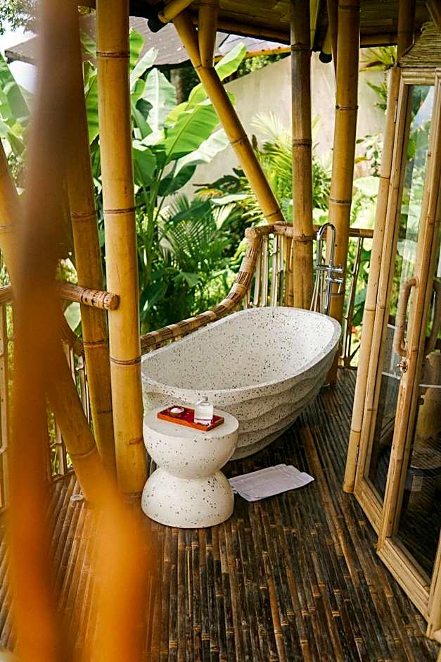 3 Bdr - Luxury Cliffside Bamboo Villa