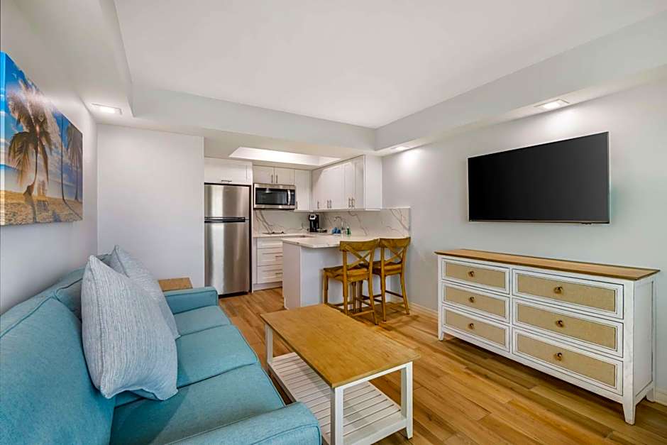 Photo 1 of 4 of 2 Double Beds with Sofabed Suite, Ocean front, Ground Floor