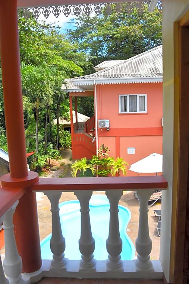 Reef Holiday Apartments