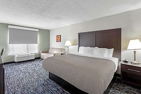 1 King Bed Nonsmoking