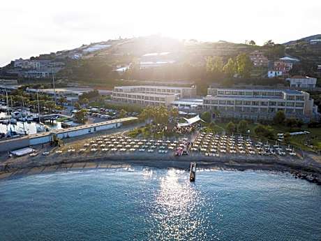 Aregai Marina Hotel & Residence
