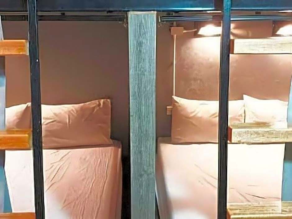 Beehive Phuket Oldtown Hostel