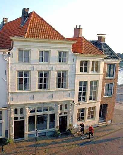 Hotel de Vischpoorte, hartje Deventer en aan de IJssel