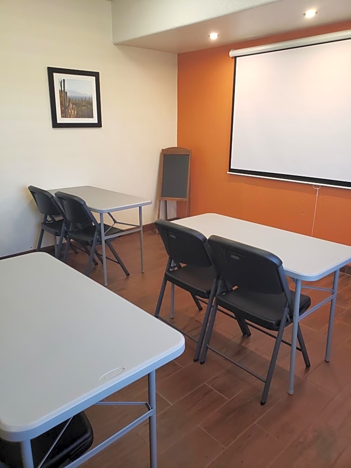 Days Inn & Suites by Wyndham Tucson/Marana