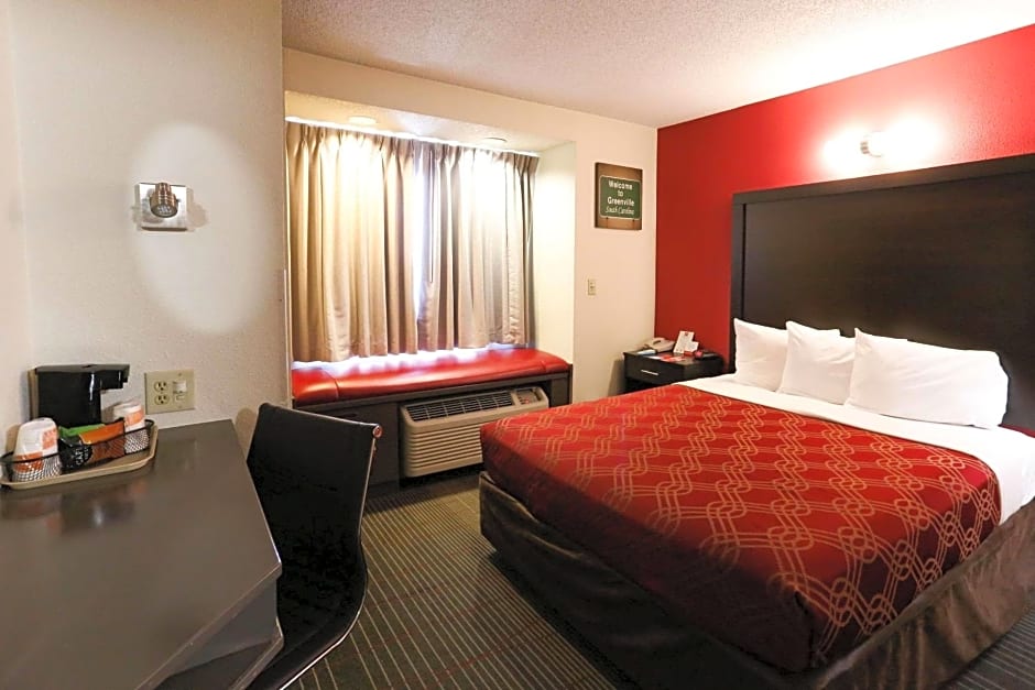 Econo Lodge Inn and Suites Greenville