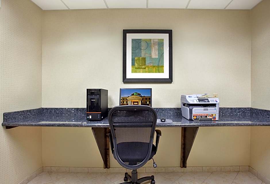Holiday Inn Express Hotel & Suites Picayune By IHG