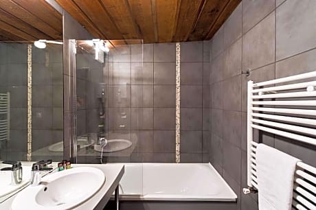 Family Deluxe Room - Slopes View & Balcony