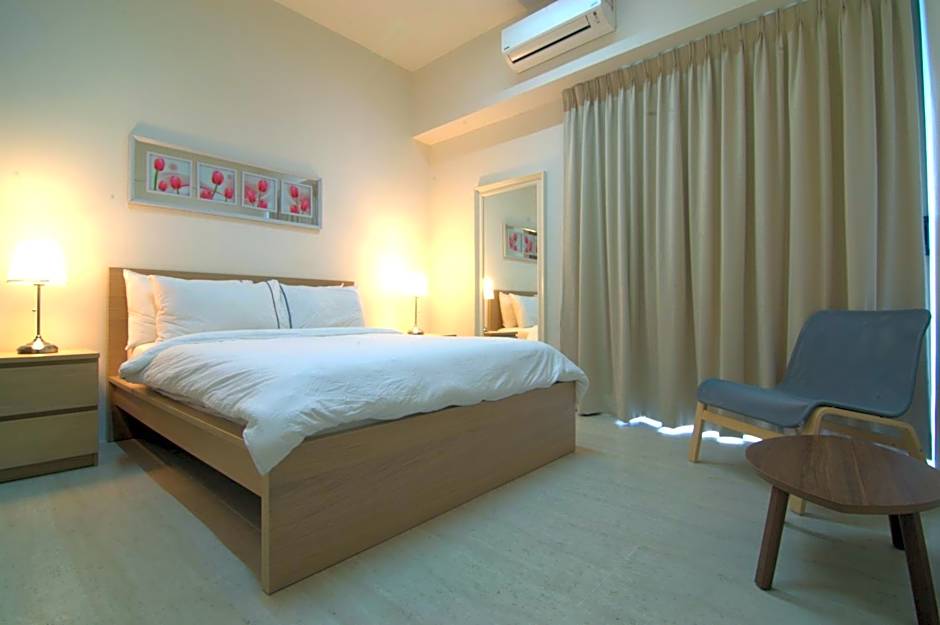 By The Sea Cozy Beachfront Home Side Seaview333A