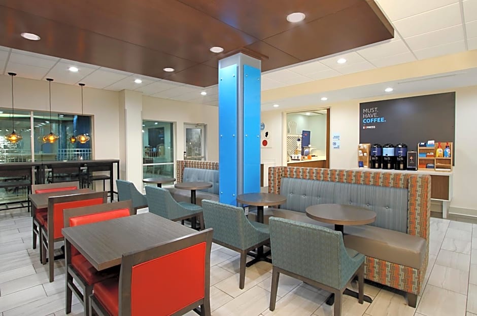 Holiday Inn Express & Suites - Lake Charles South Casino Area, an IHG Hotel