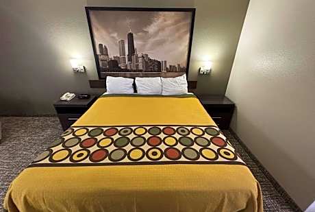 Queen Room with Mobility Access - Non-Smoking