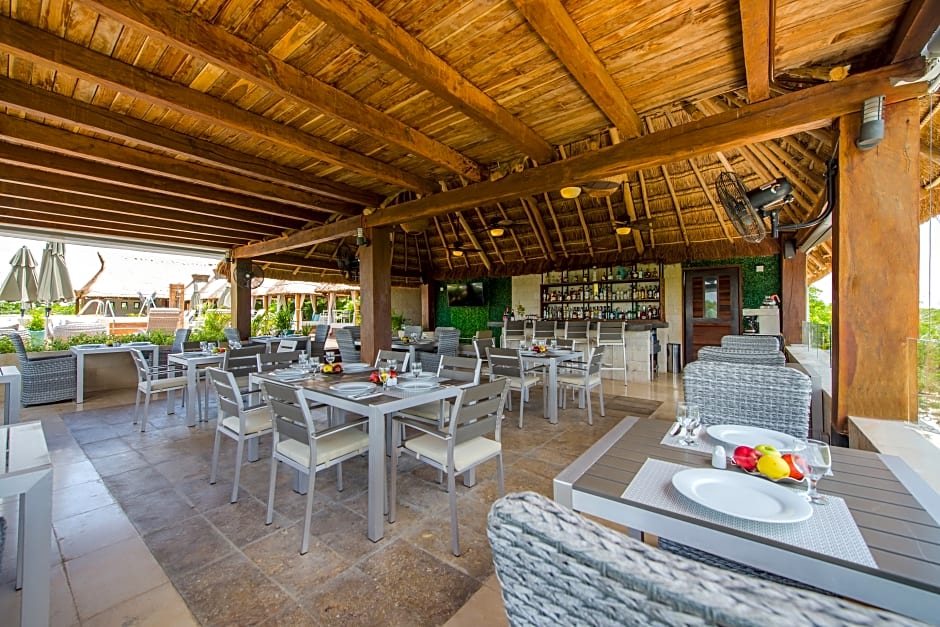 Naay Tulum Curamoria Collection