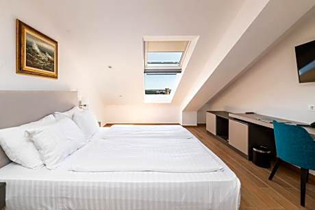 Economy Double Room - Loft
