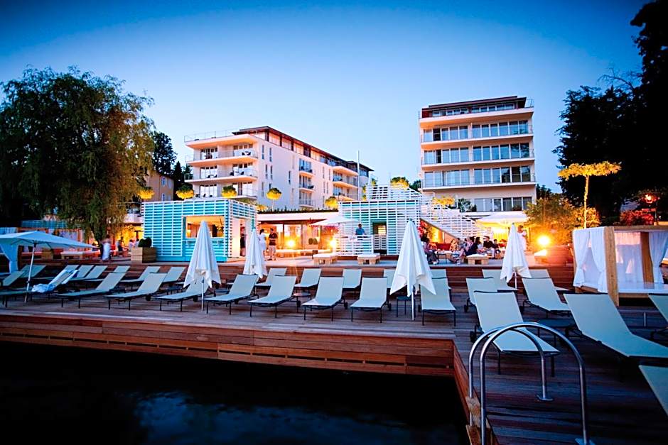 Lake's - My Lake Hotel