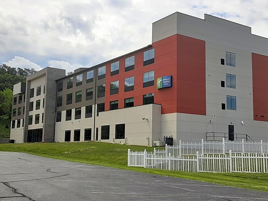 Holiday Inn Express and Suites Harrisburg S - Mechanicsburg