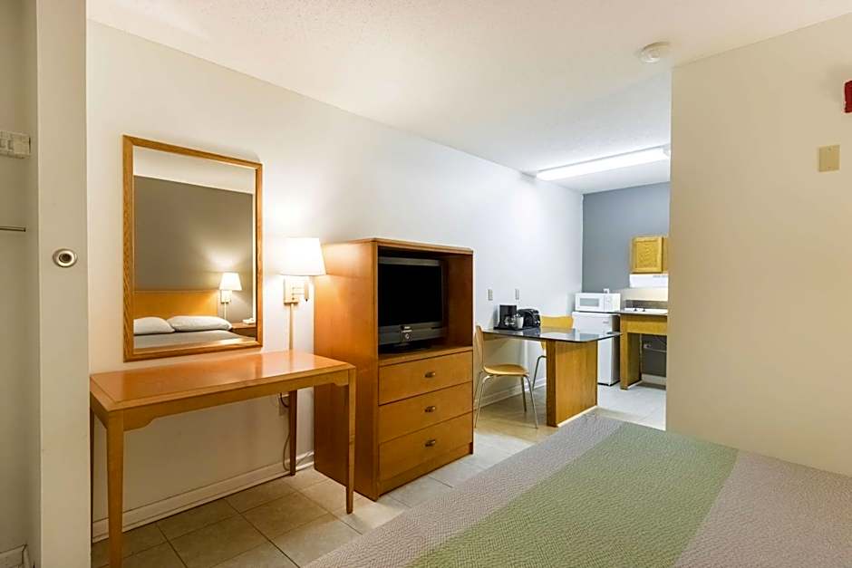 Studio 6-Statesboro, GA